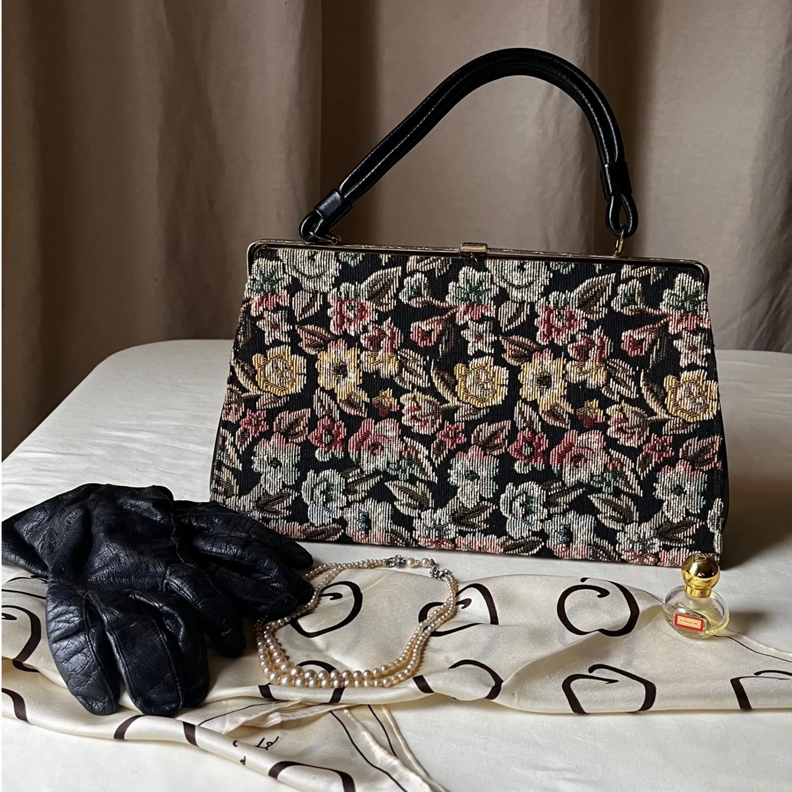 Vintage Dover Floral Tapestry Carpetbag Purse Black Gold Frame Top Handle - Image 8