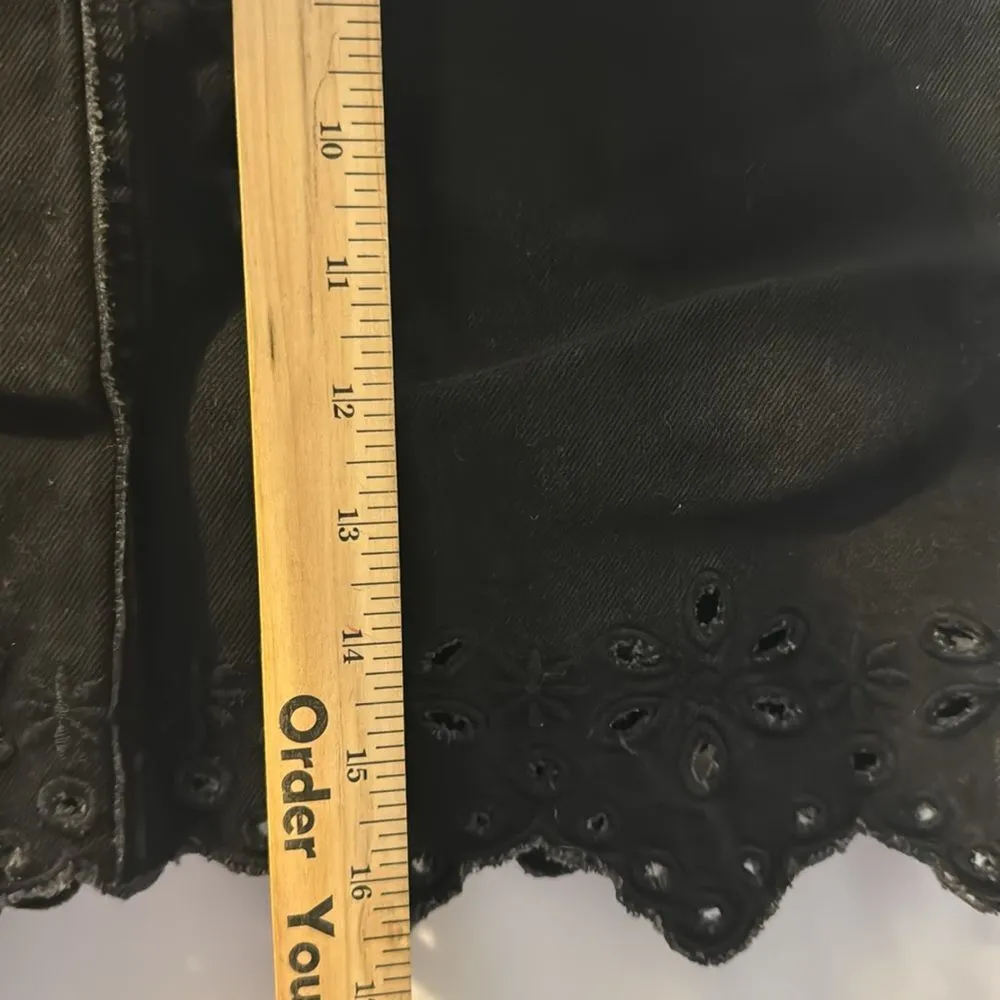 H&M Short skirt with pockets in washed denim. English embroidery on the hem SZ 2 - Image 7