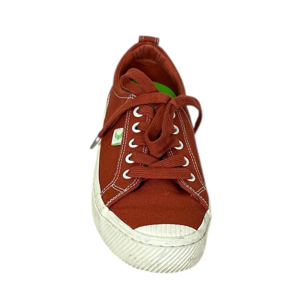 Cariuma Pantone Oca Low Sneaker
Canvas Sustainable Rust Orange Women’s Size 7.5M - Image 3