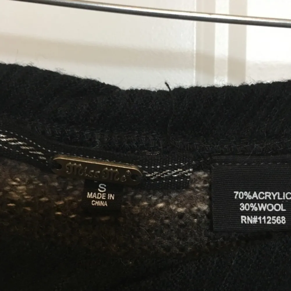 Miss Me woman’s size small sweater - Image 4