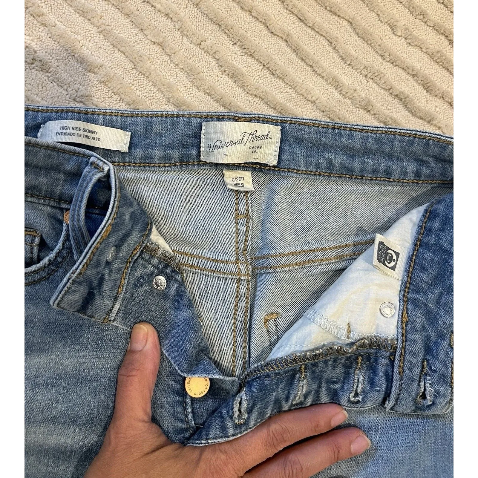 Universal Thread Women’s High Rise Distressed Skinny Button Fly Jeans Size 0/25R - Image 3