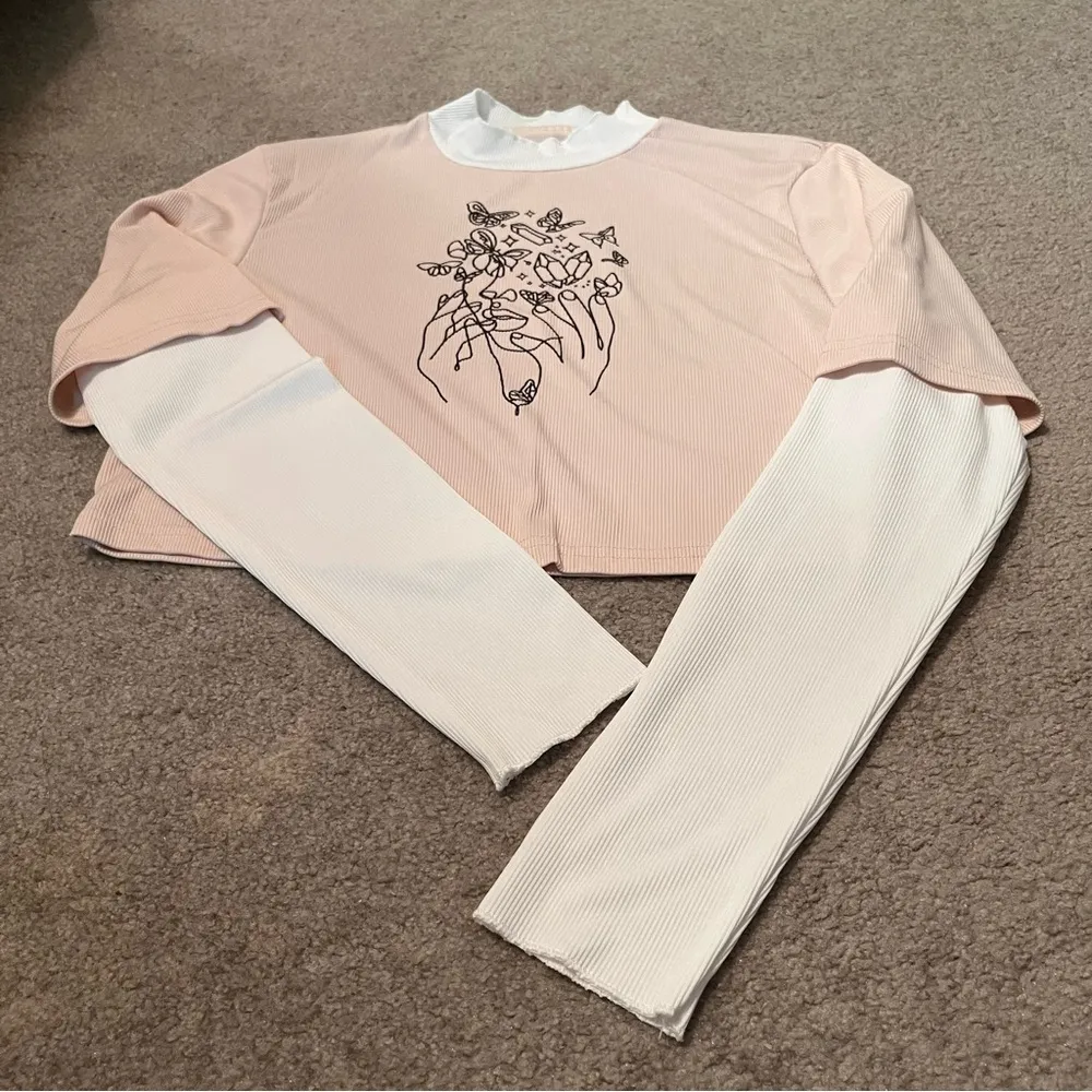 SHEIN 2 in 1 Short/Long Sleeve Butterfly Graphic Ribbed Mock-Neck Cropped Tee - Image 4