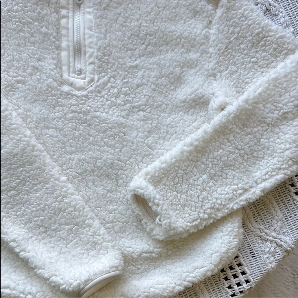 Wallflower Cozy White Sherpa Half - Image 5