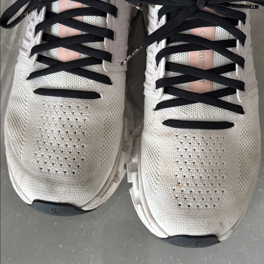 ON Running Shoes - Image 4