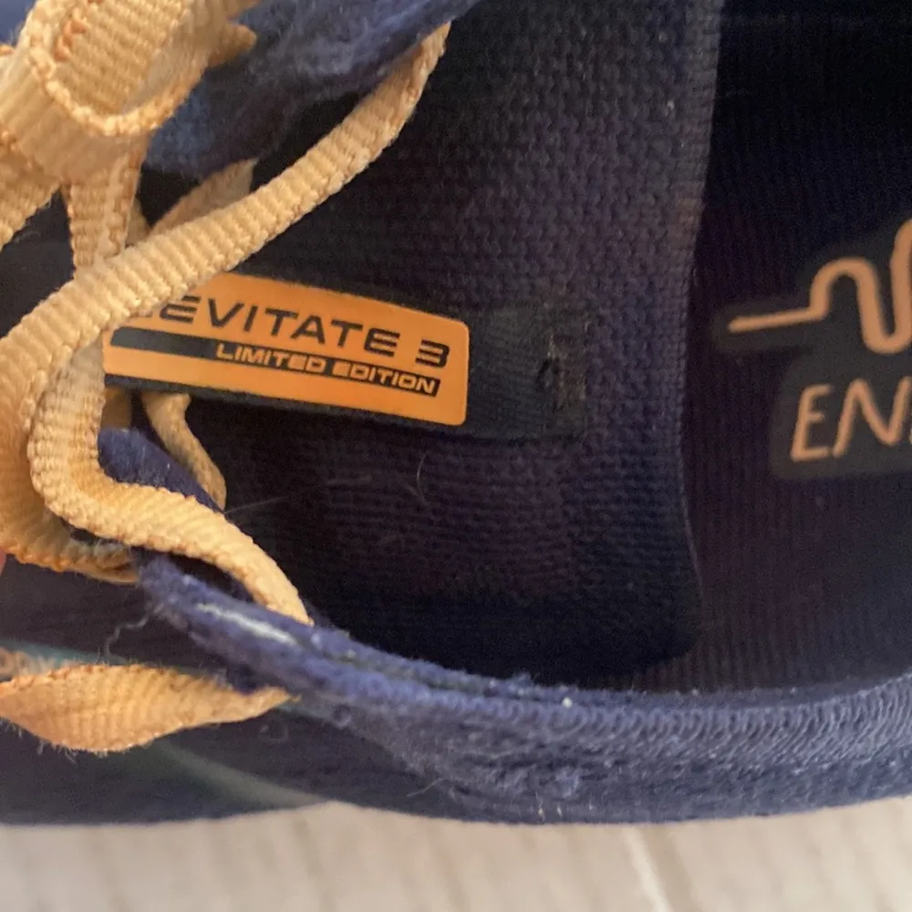 Brooks  Levitate 3 Sneakers - Image 8