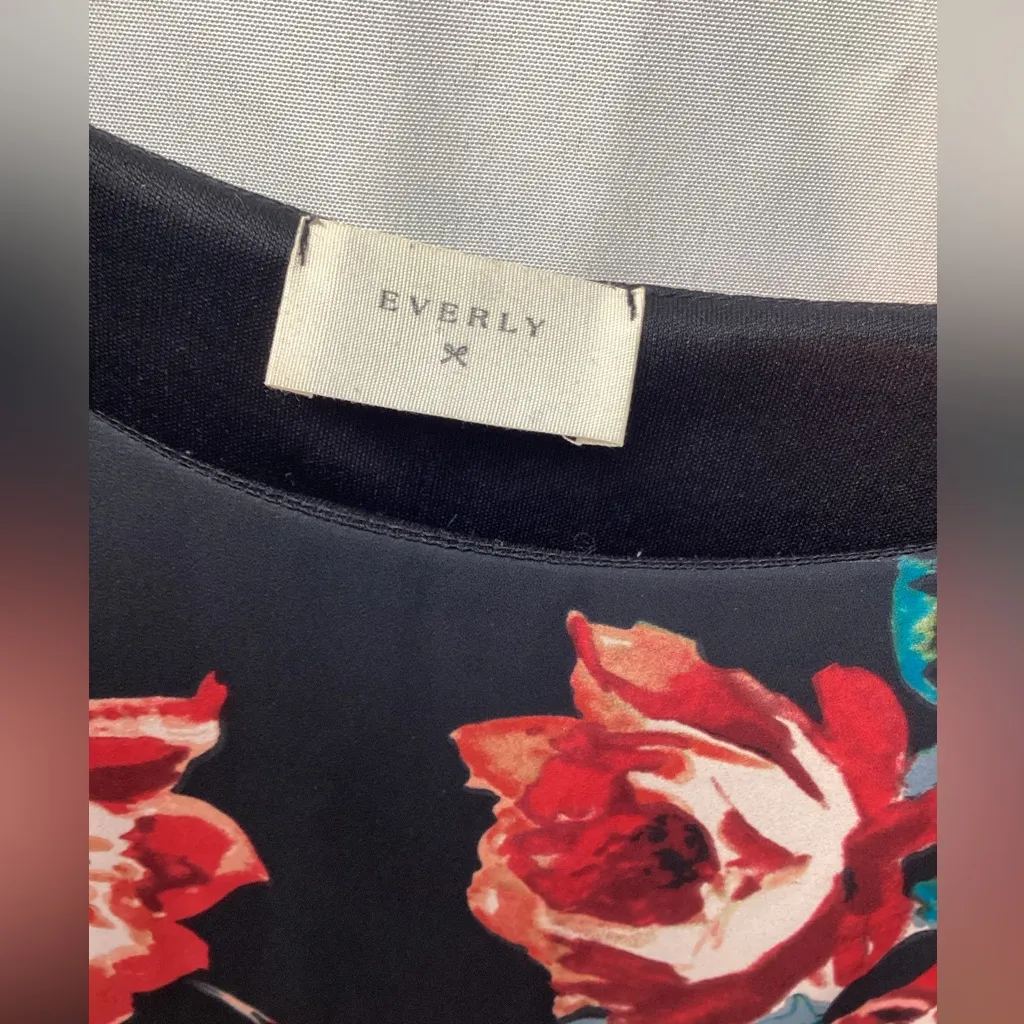 Everly Black floral dress.  Size Small - Image 10