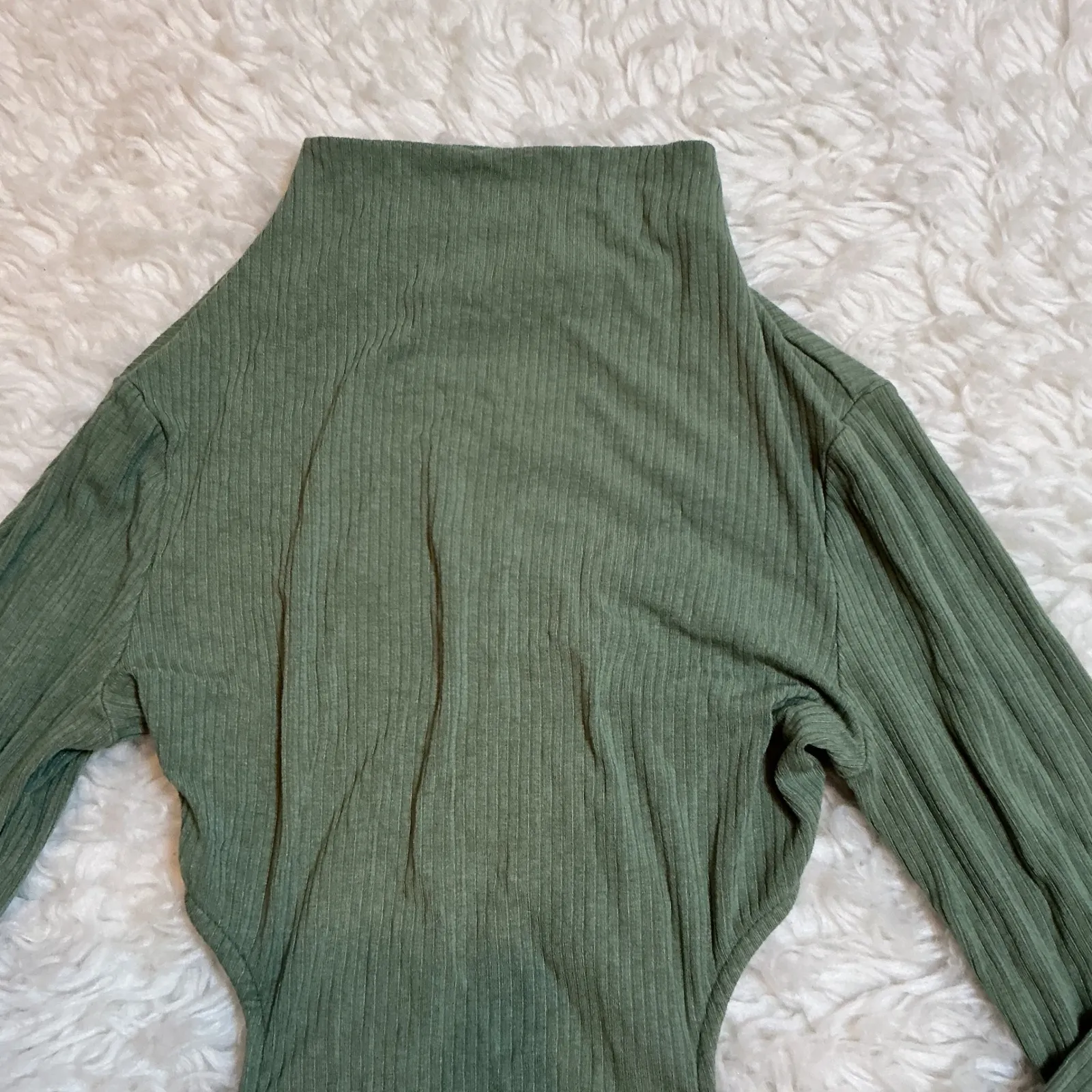 ASTR The Label Olive Green Ribbed Cutout Turtleneck Bodysuit Long Sleeve Size S - Image 2