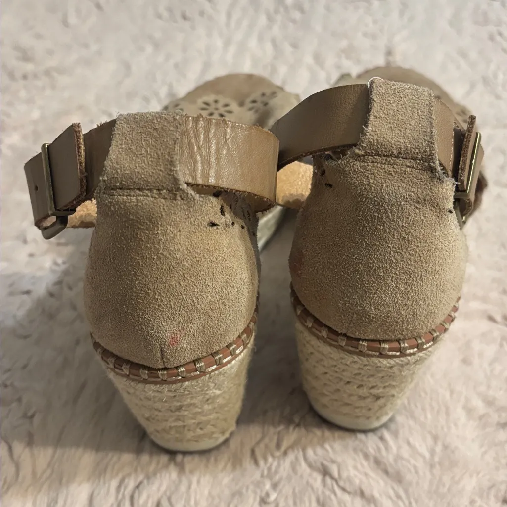 7M Crown Vintage Wedges Size 7 - Image 6