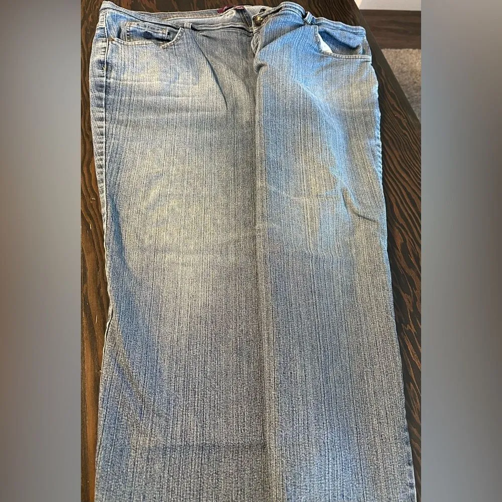 Woman’s Gloria Vanderbilt Amanda Denim Jeans (420) - Image 4