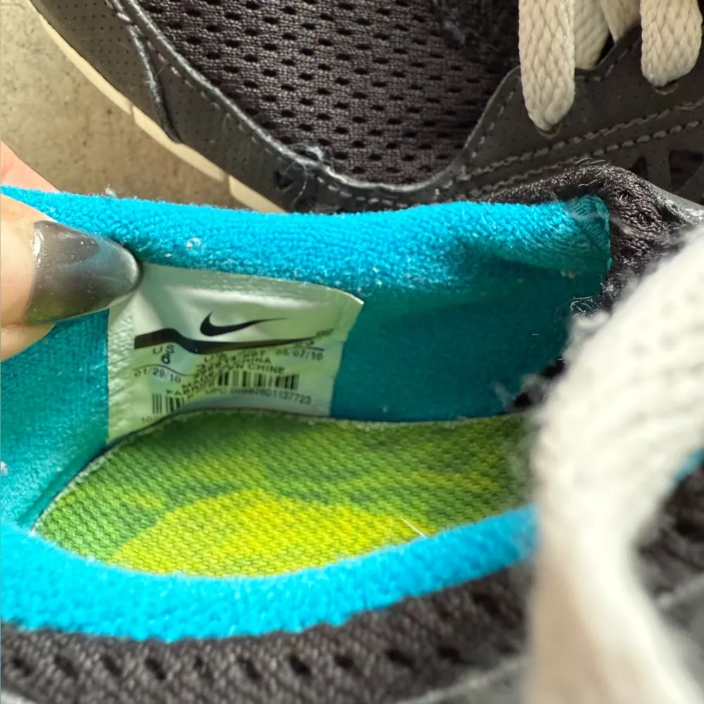 Nike / Women’s Free Run 2010 / black grey blue - Image 6