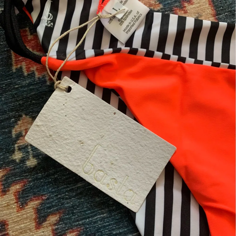 nwt Basta surf reversible Zunzal in Aussie Coral & Black bottoms Size L - Image 5