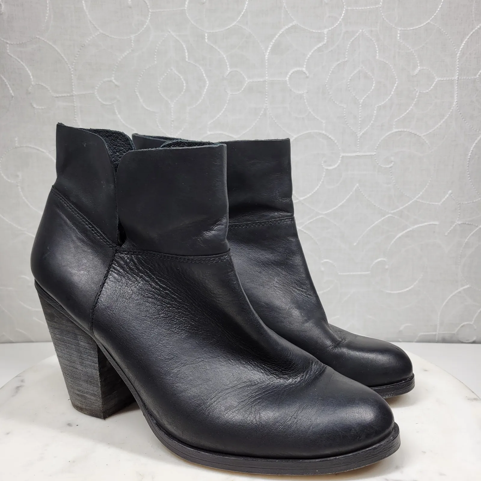 Vince‎ Camuto Helyn Ankle Boots Womens 8.5 Black Soft Leather Pull On Block Heel - Image 3