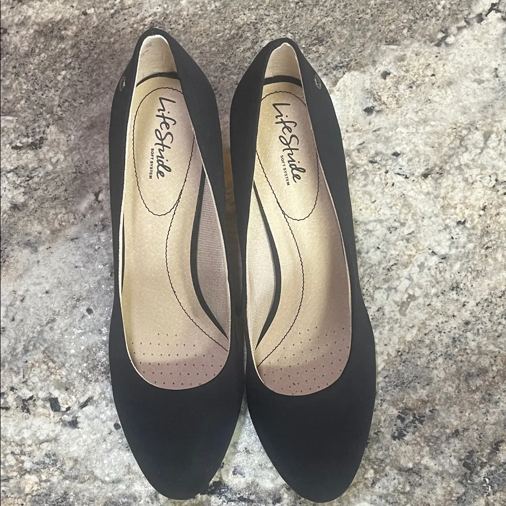 Life Stride Classic Black Heels - Image 8