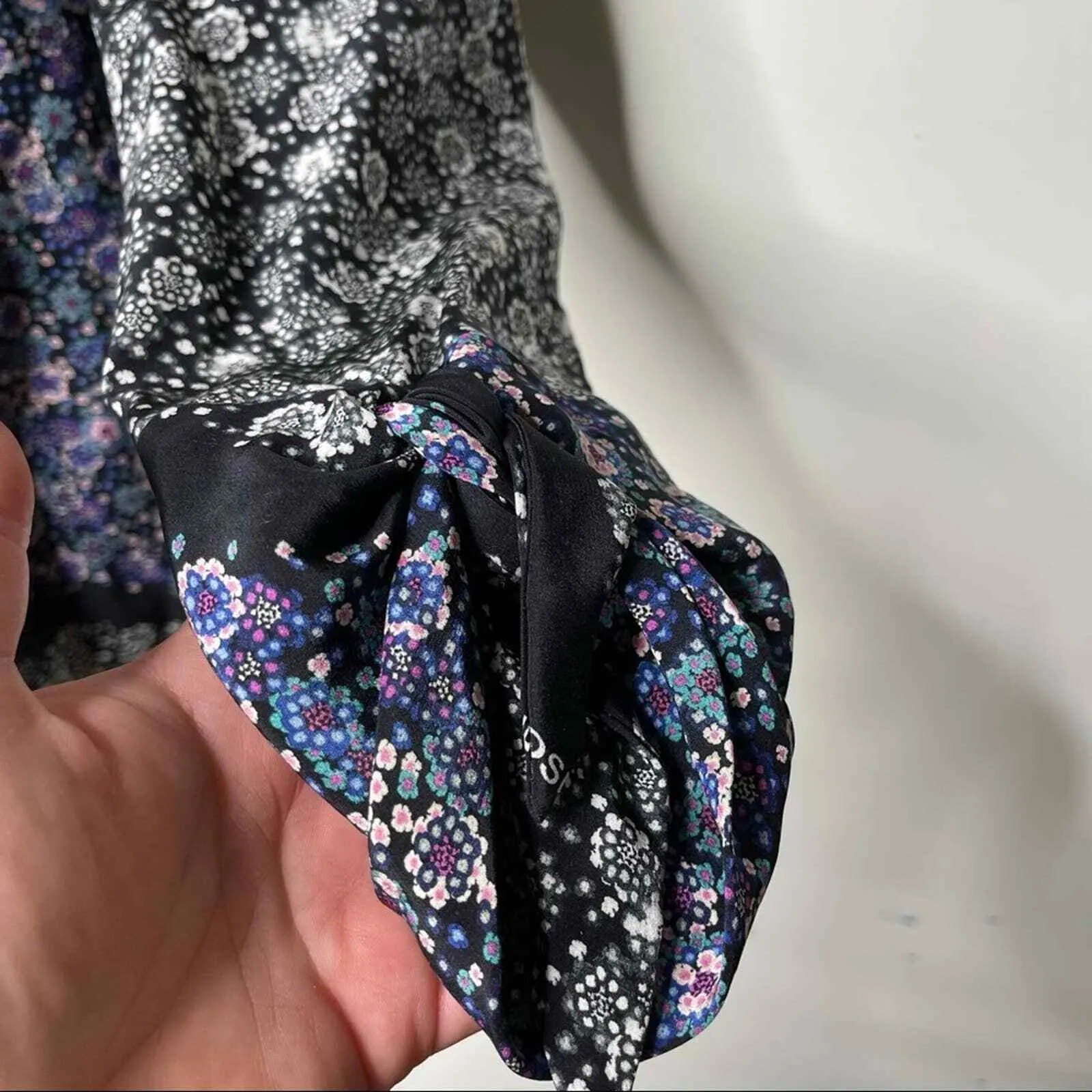 Osklen Rio De Janeiro 100% silk floral color - Image 4