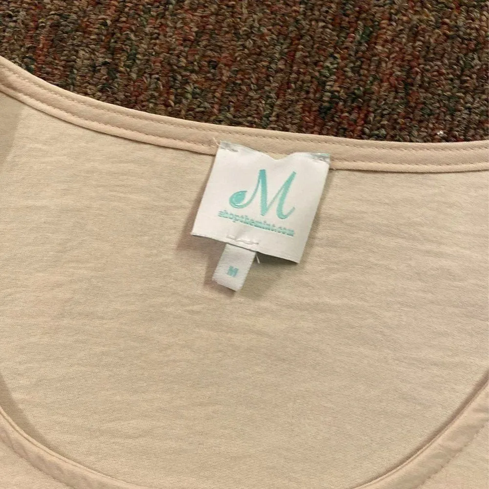 Shop The Mint  medium cream tee - Image 4