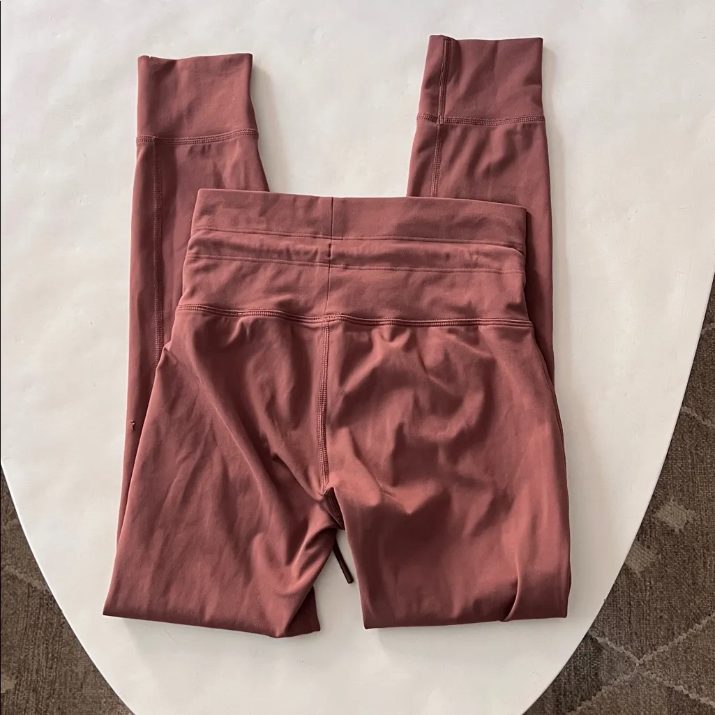 Vuori Daily Leggings in Copper Hazelnut Red 26" XS - Image 5