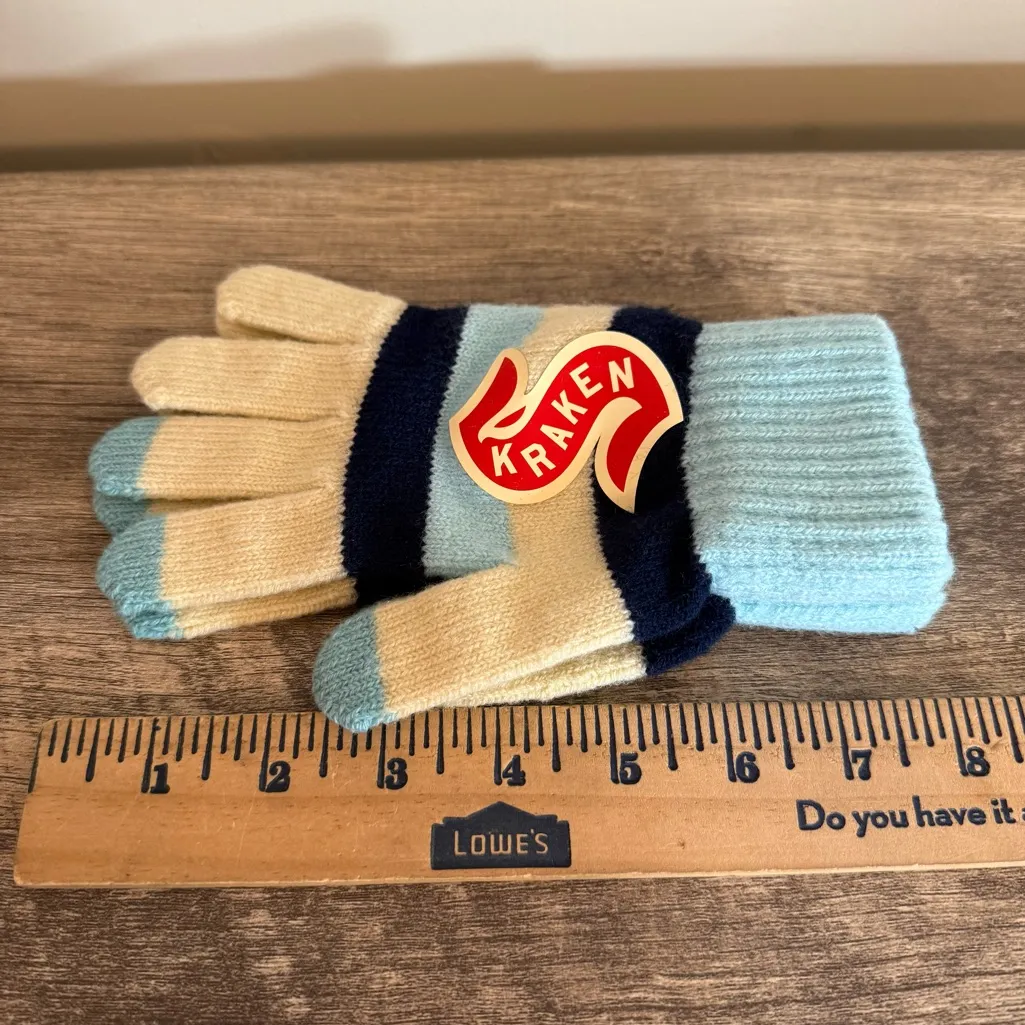 Never Worn Seattle Kraken SGA Winter Classic Knit Gloves 12/29/23 Game Vs Flyers Blue - Image 8