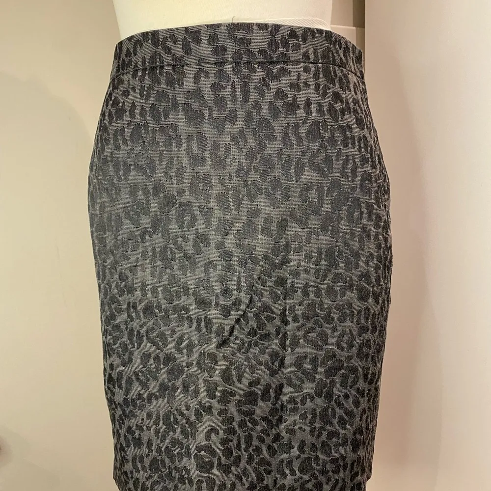 Ann Taylor Loft Black Gray Leopard Print Skirt Size 4 - Image 6