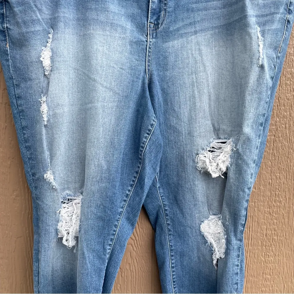 Torrid Womens Jeams Blue Denim Girlfriend Distressed Light Wash Plus Size 24 - Image 9