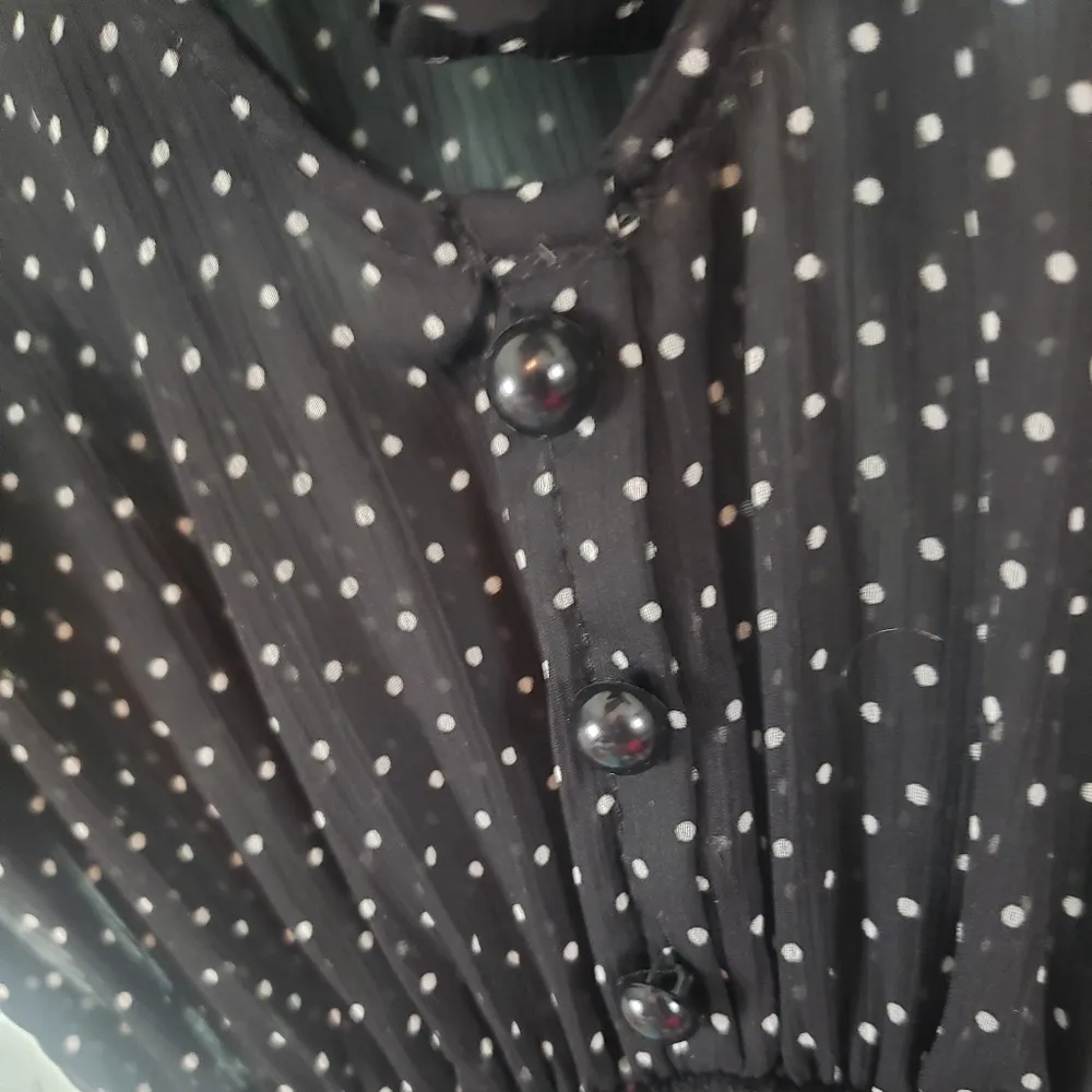 Vintage 🎀- Forever 21 black polka dot tie- neck top - Image 4