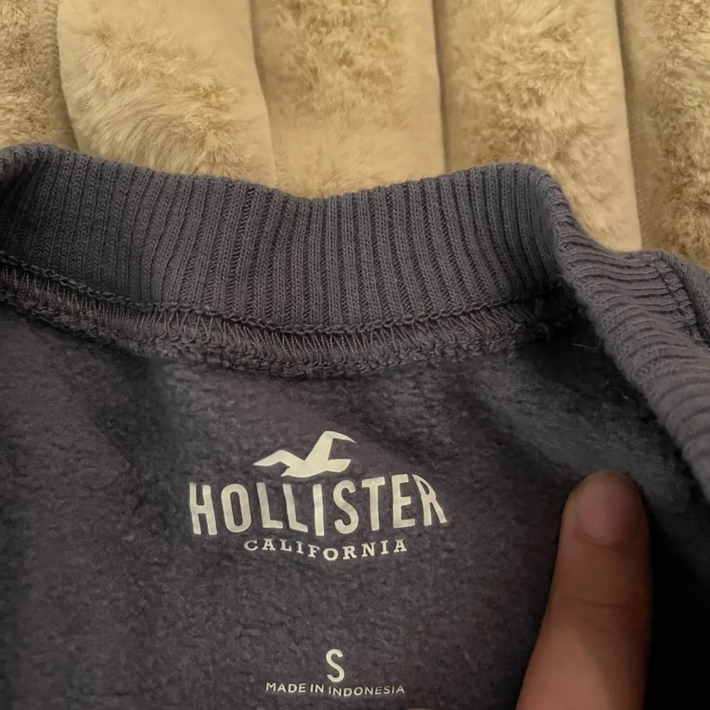 Spring Valley Gray Cropped Sweatshirt - Image 7