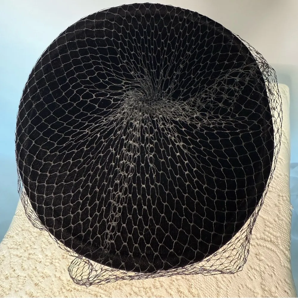 Vintage Elegant Black Veiled Hat Union Made in the USA Size 6 - Image 8