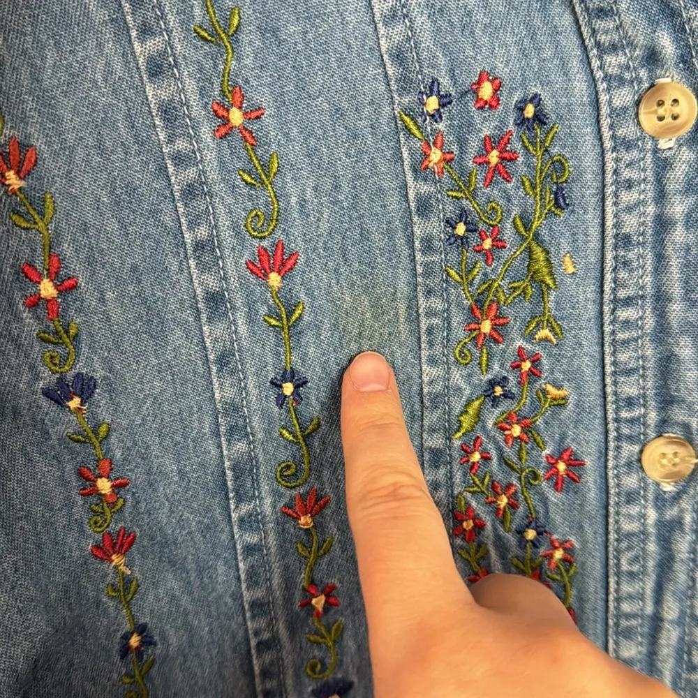 Bill Blass Jean denim embroidered Button Down Shirt size S - Image 9