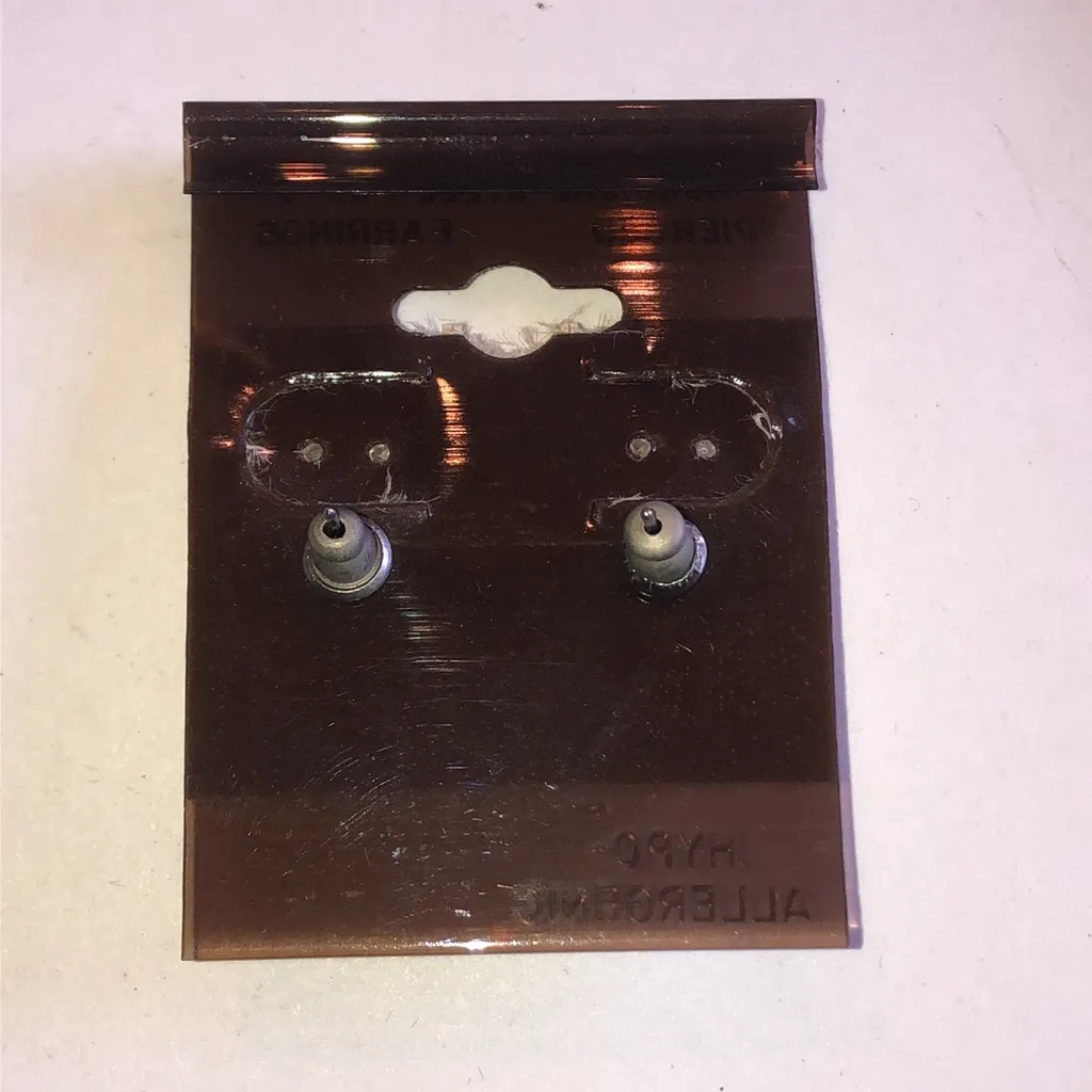 Vintage Gold Tone Pink Enamel Retro Boho Heart Earrings - Image 5