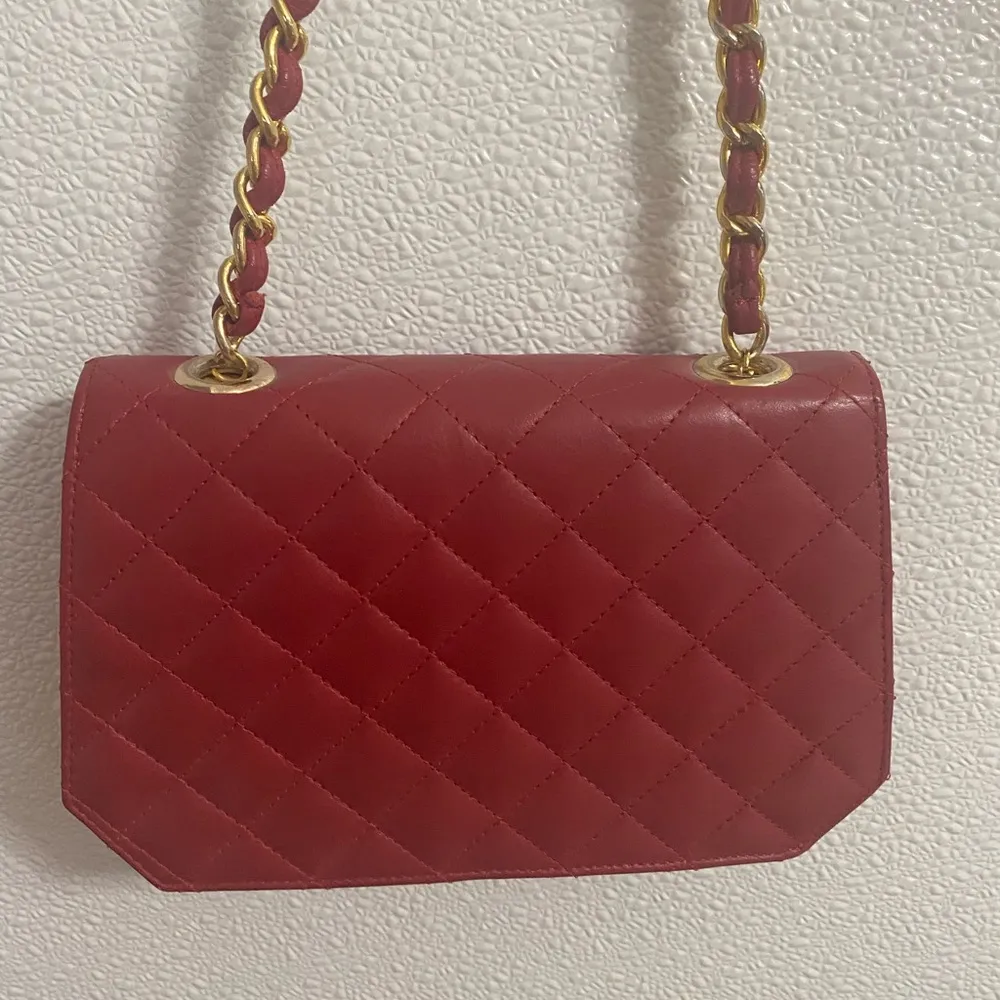 Crossbody bag red leather quilted exterior.great for a night out - Image 3
