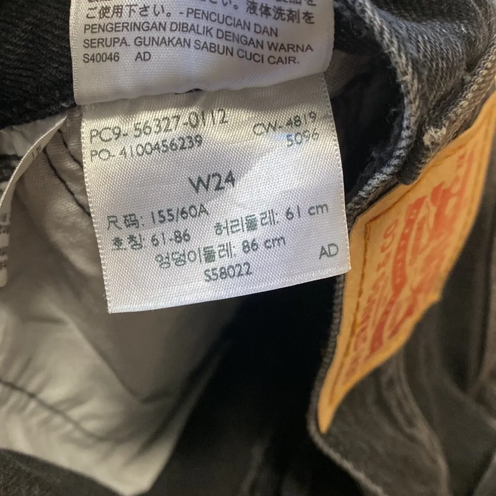 Levi’s 501 high waisted shorts size 24 - Image 5