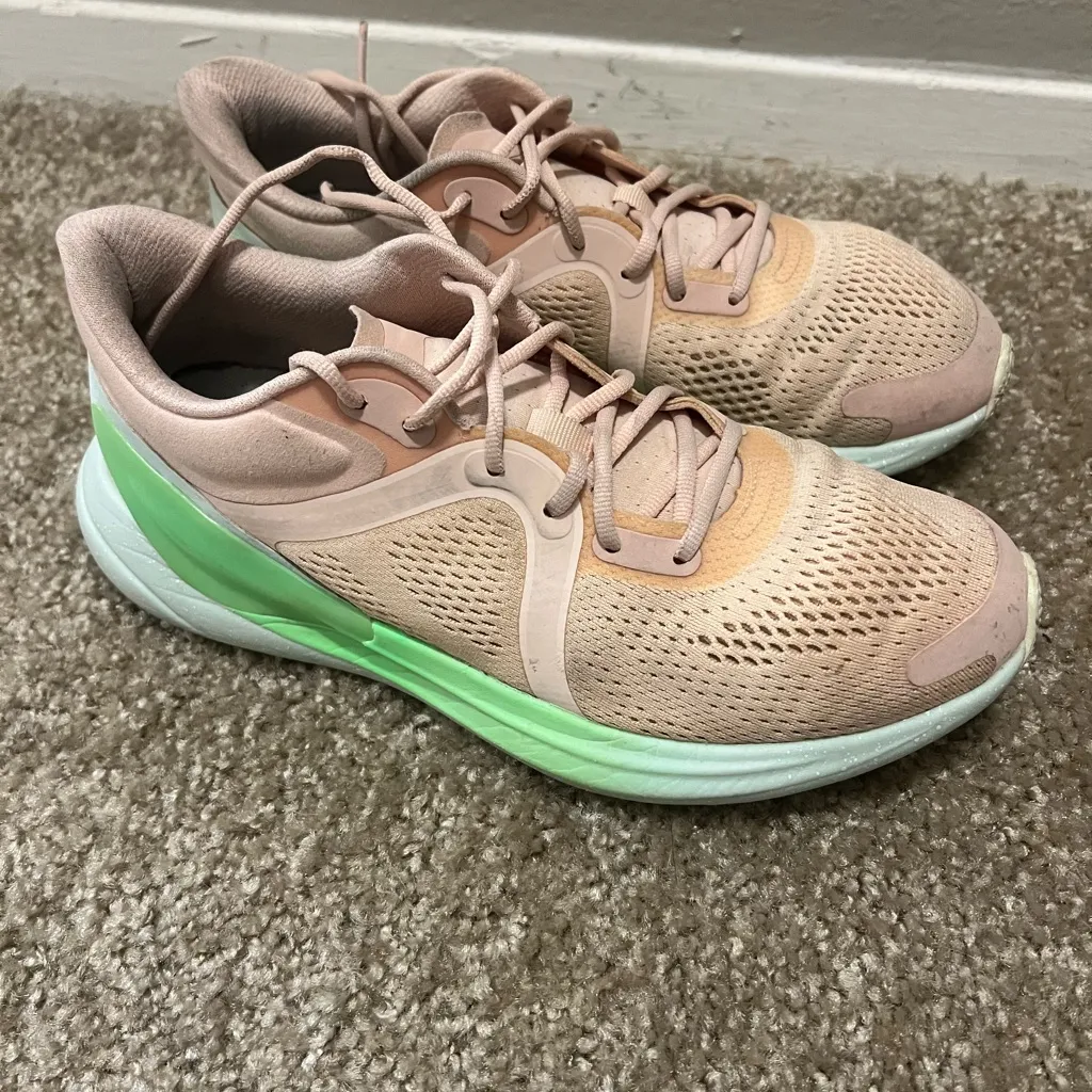 Lululemon  BlissFeel run‎ sneaker 8.5 - Image 11