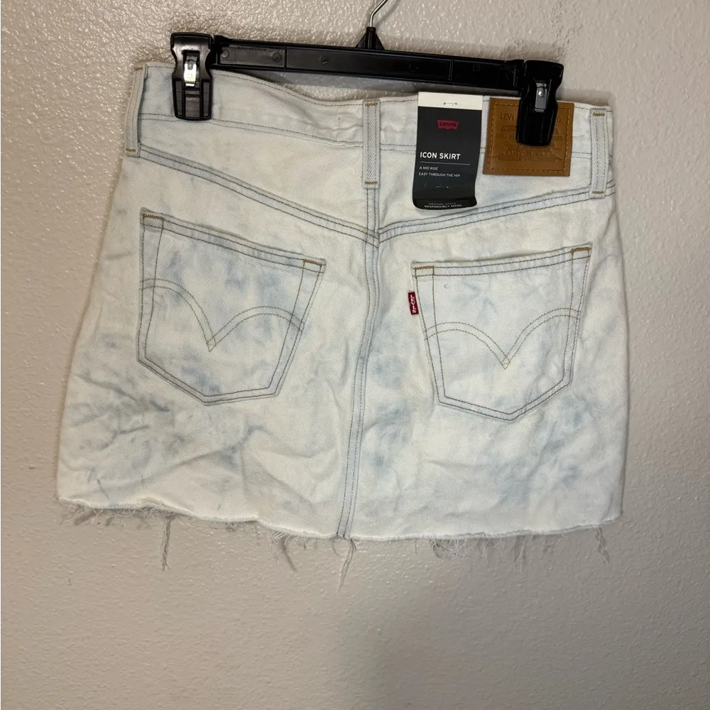 New NWT Levi's iconic denim skirt SIZE 27 - Image 5