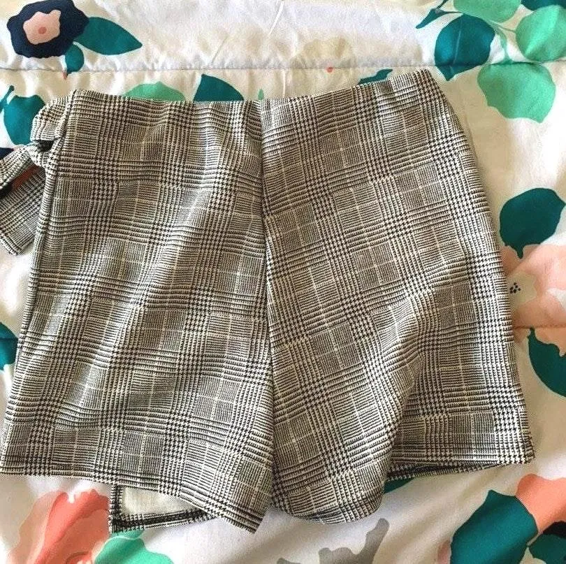 Charlotte Russe Skort - Image 4