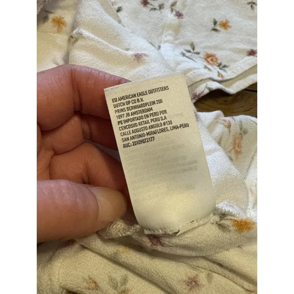 American Eagle Shirt Womens Medium White Short Sleeve V Neck‎ Hook & Eye Closure - Image 10