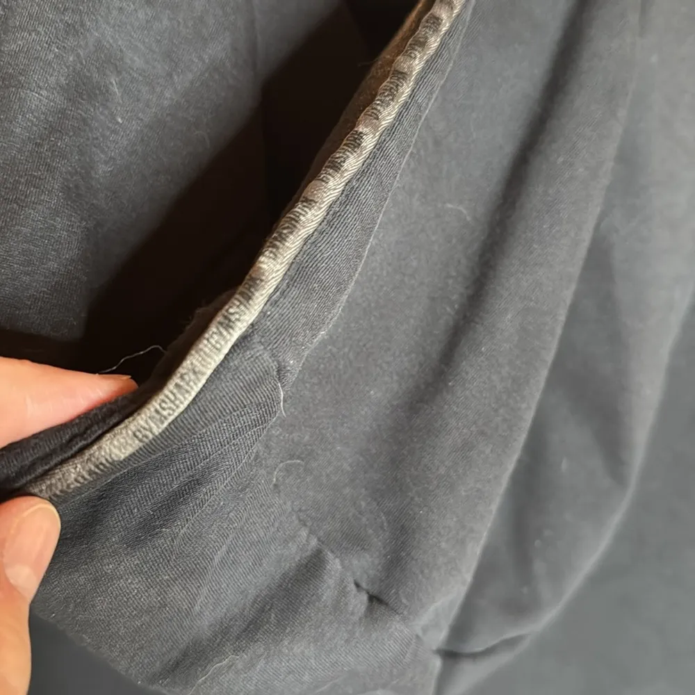 Gymshark Cropped Hoodie Black Pull Over Sweatshirt Zipper Accents Size Medium - Image 11