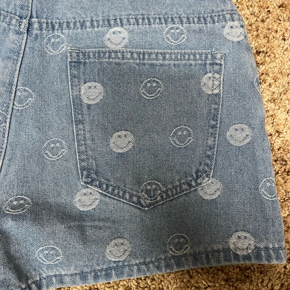 Le lis NWT  Smiley Shorts - S - Image 4