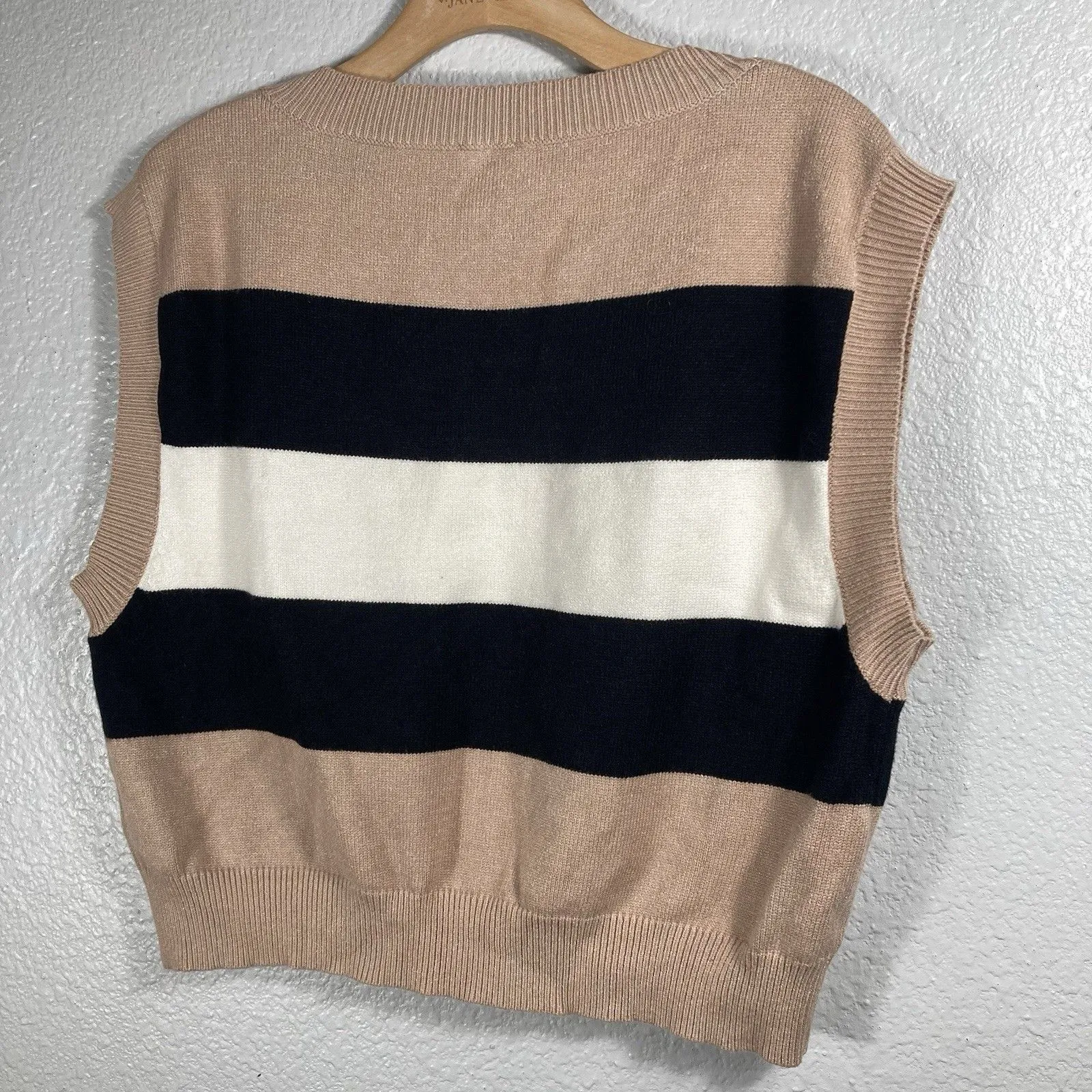 Le Lis Striped Colorblock Brown Neutral Sweater Vest V-Neck Cropped Boxy Sz L - Image 5