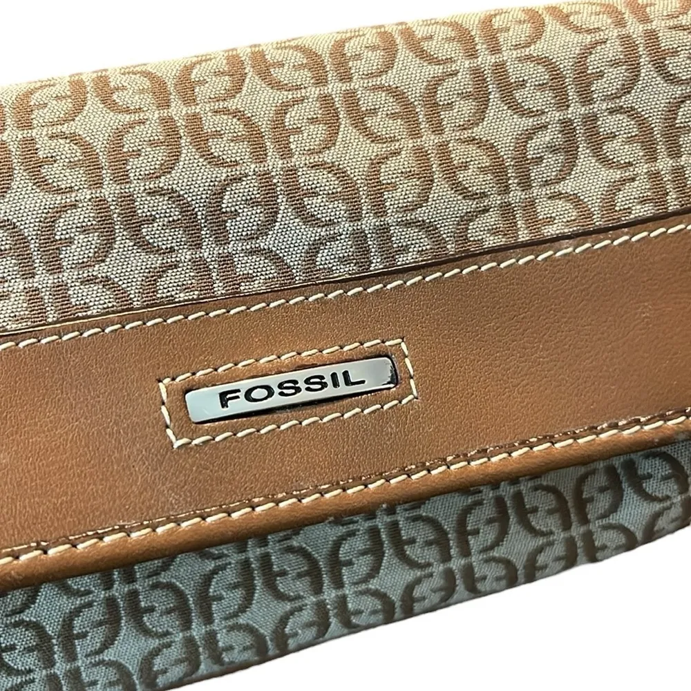 Fossil Tan and Cream Wristlet - Image 7