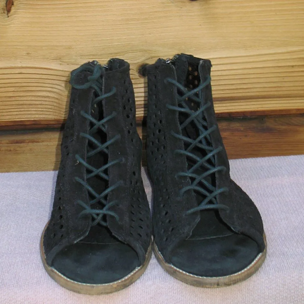 Musse & Cloud Black Laser Cut Booties - Image 2