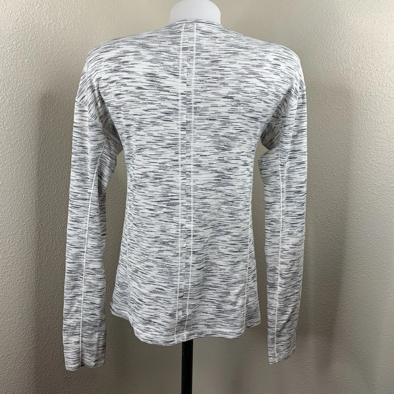 Lululemon Sweat Embrace Tiger Space Dye Long Sleeve Shirt Black White Sz S/M? - Image 5