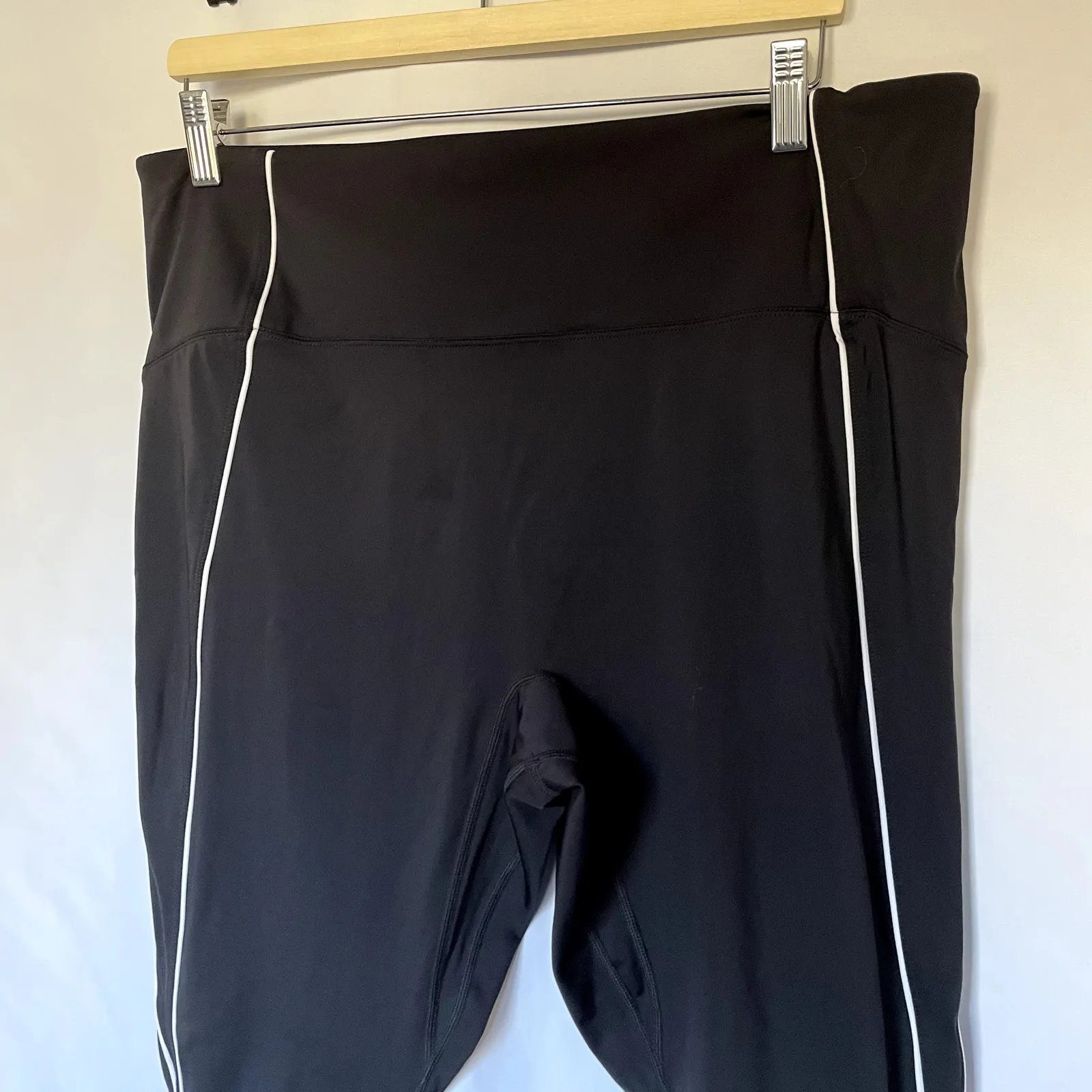 Fabletics motion 365+ women's XL black leggings white stripe detail athletic - Image 2