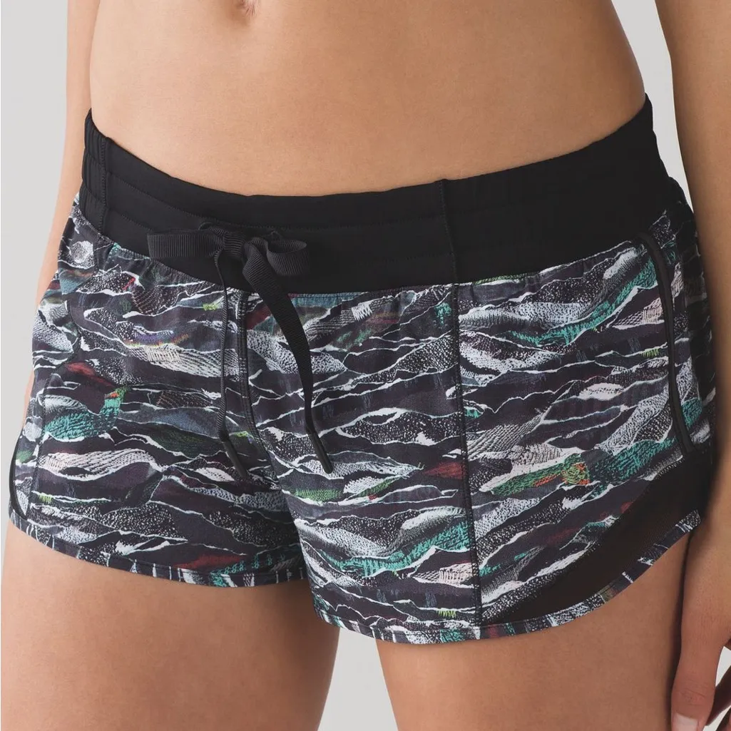 Hotty Hot Short (2 1/2") in Mini Sweatr Multi Black / Black - Image 2
