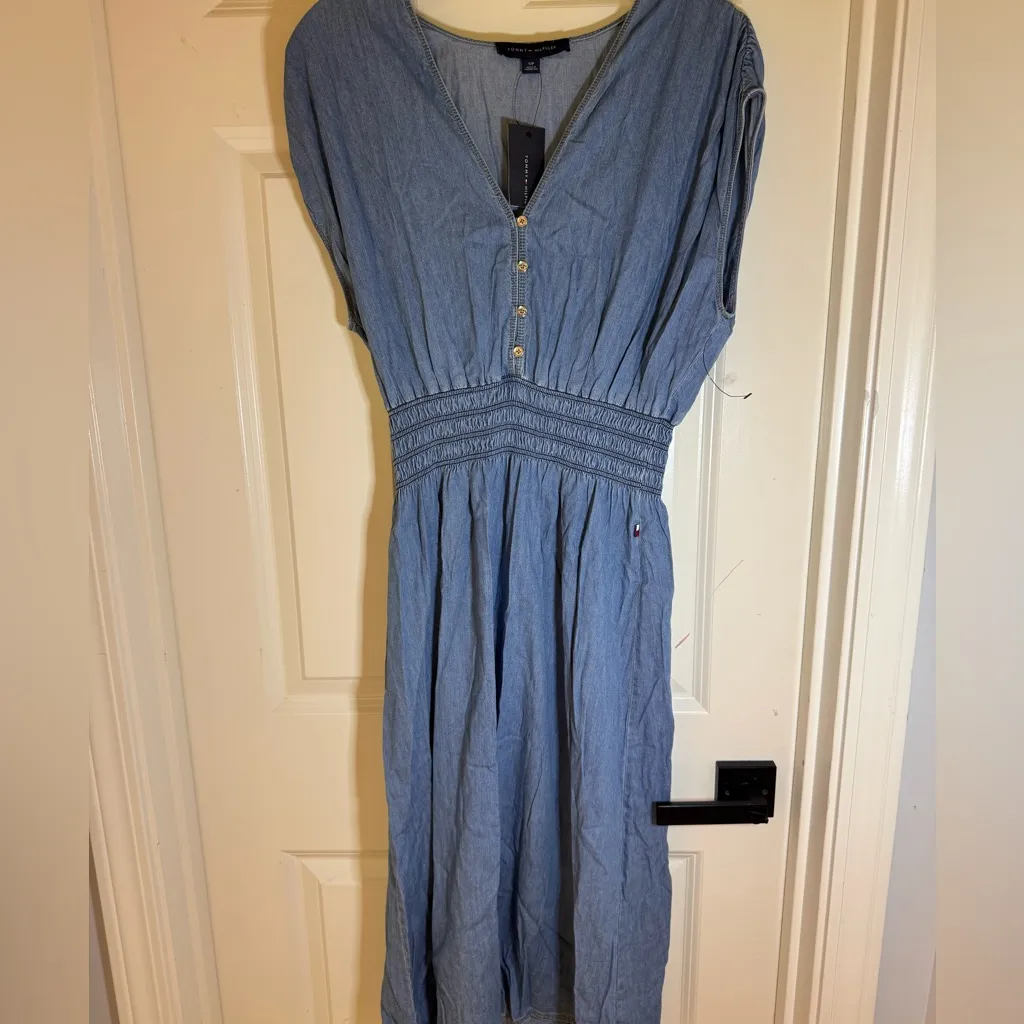 NWT TOMMY HILFIGER Women's Sleeveless Smocked Chambray‎ Dress, Small - Image 4