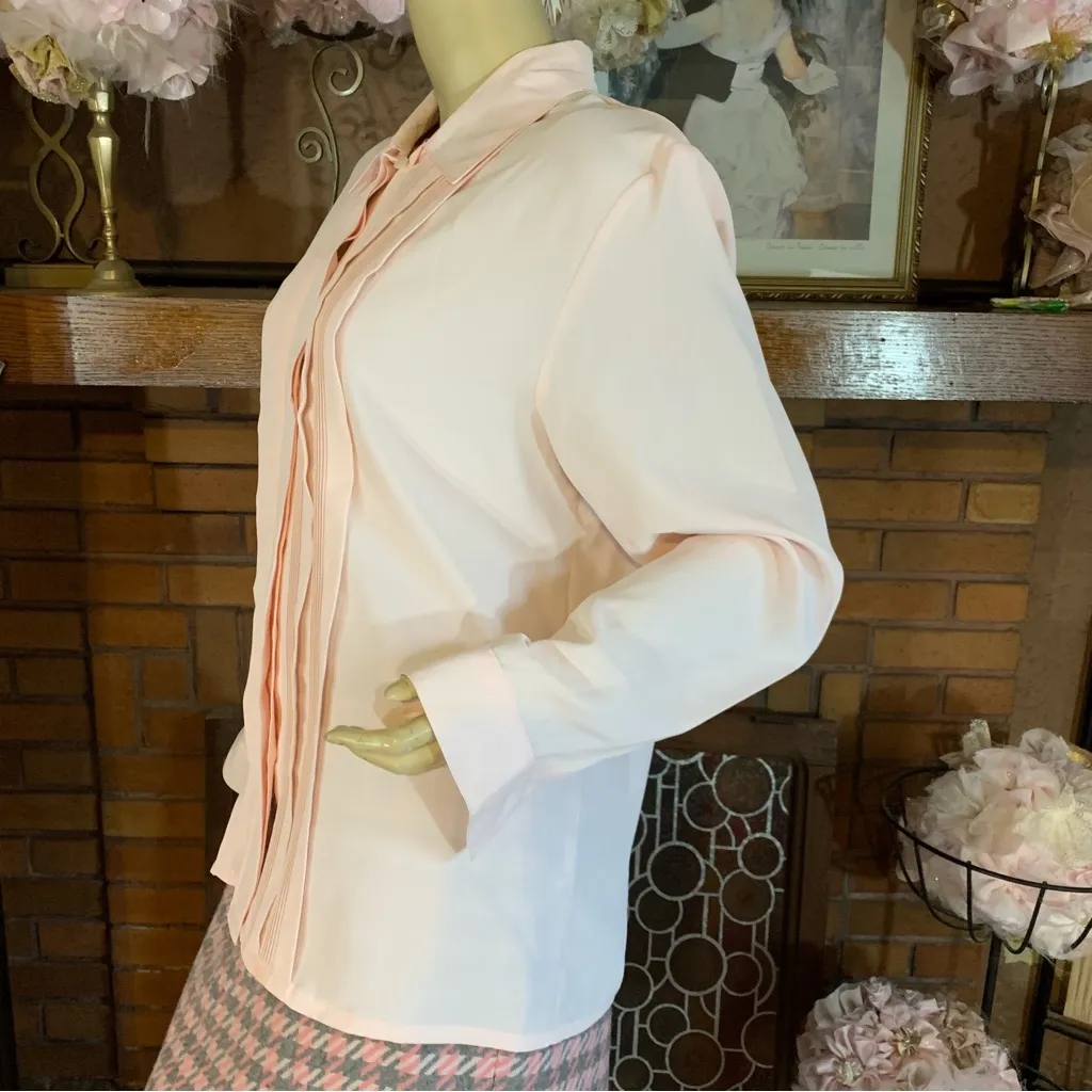 CHRISTIE & JILL LIGHT PINK PLEATED BUTTON DOWN BLOUSE (12) - Image 5