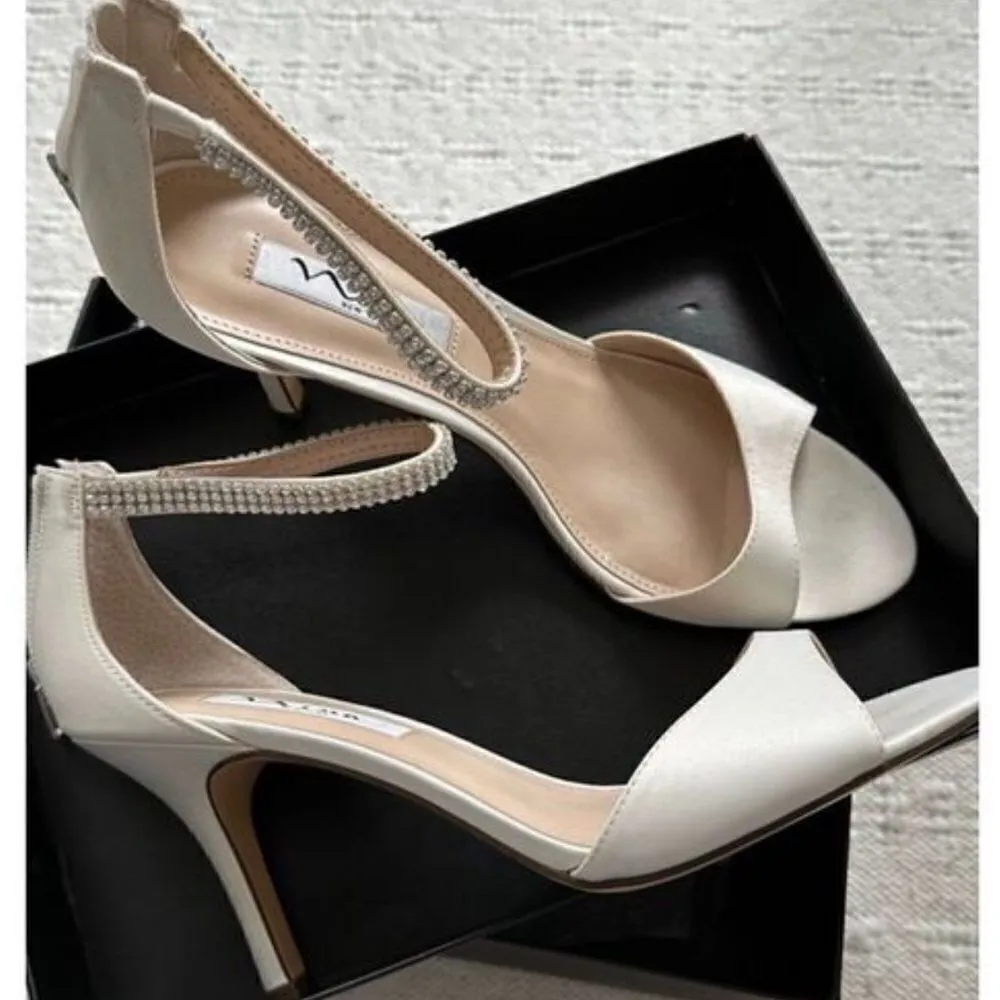 NWT Nina Ivory Bridal Heels size 9.5 - Image 2