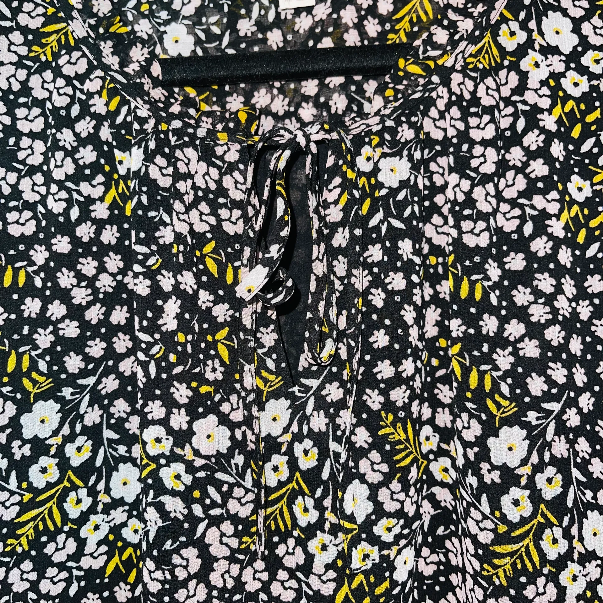 Black Ditsy Floral Print Keyhole Front Blouse - Image 4