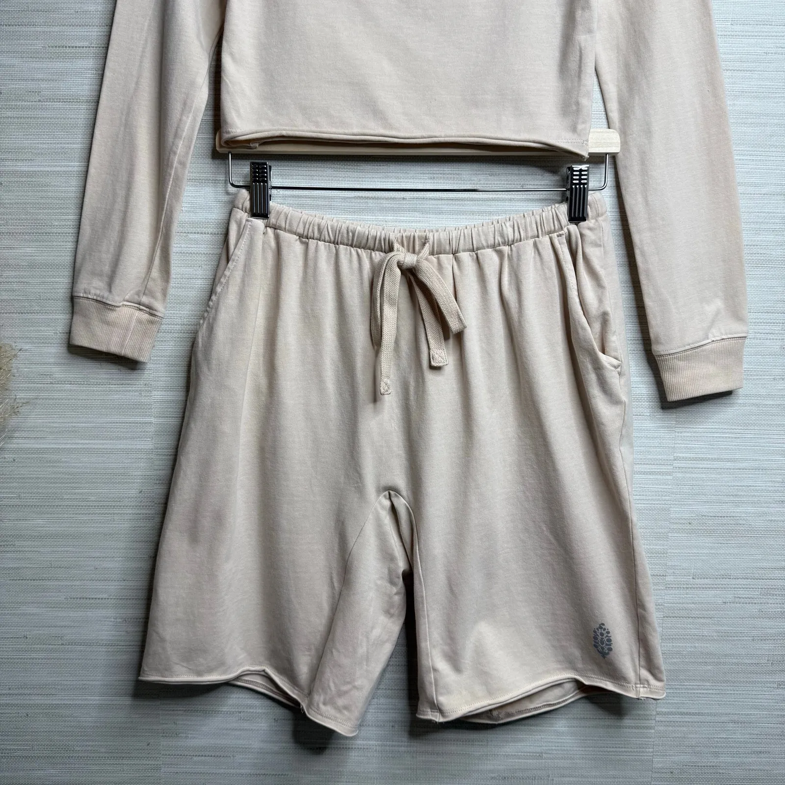 Free People set shorts and crop top co-ord matching set yoga activewear Medium - Image 4