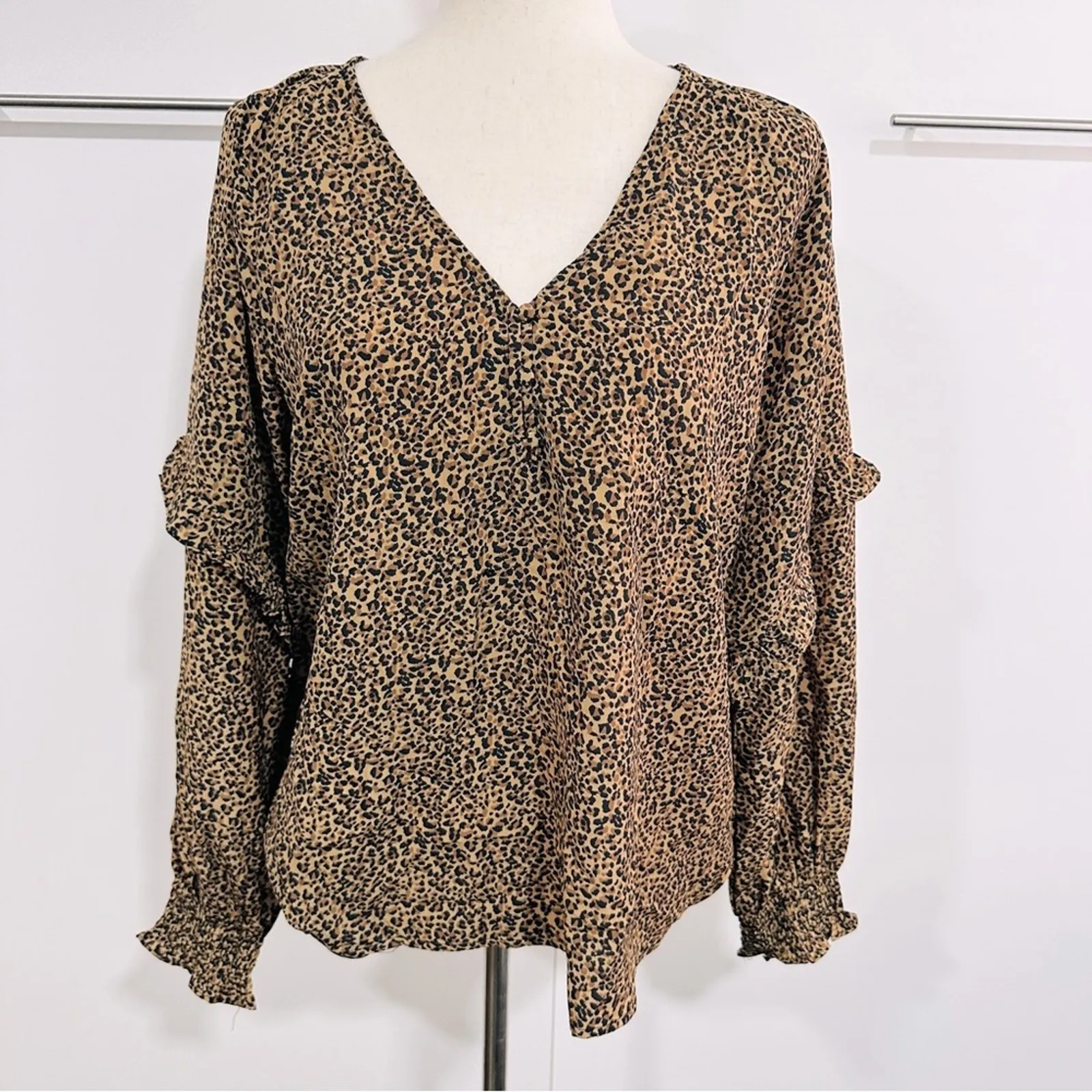 Saks Fifth Avenue Size Large Wild Brown Leopard Print Blouse Top Casual Career - Image 2