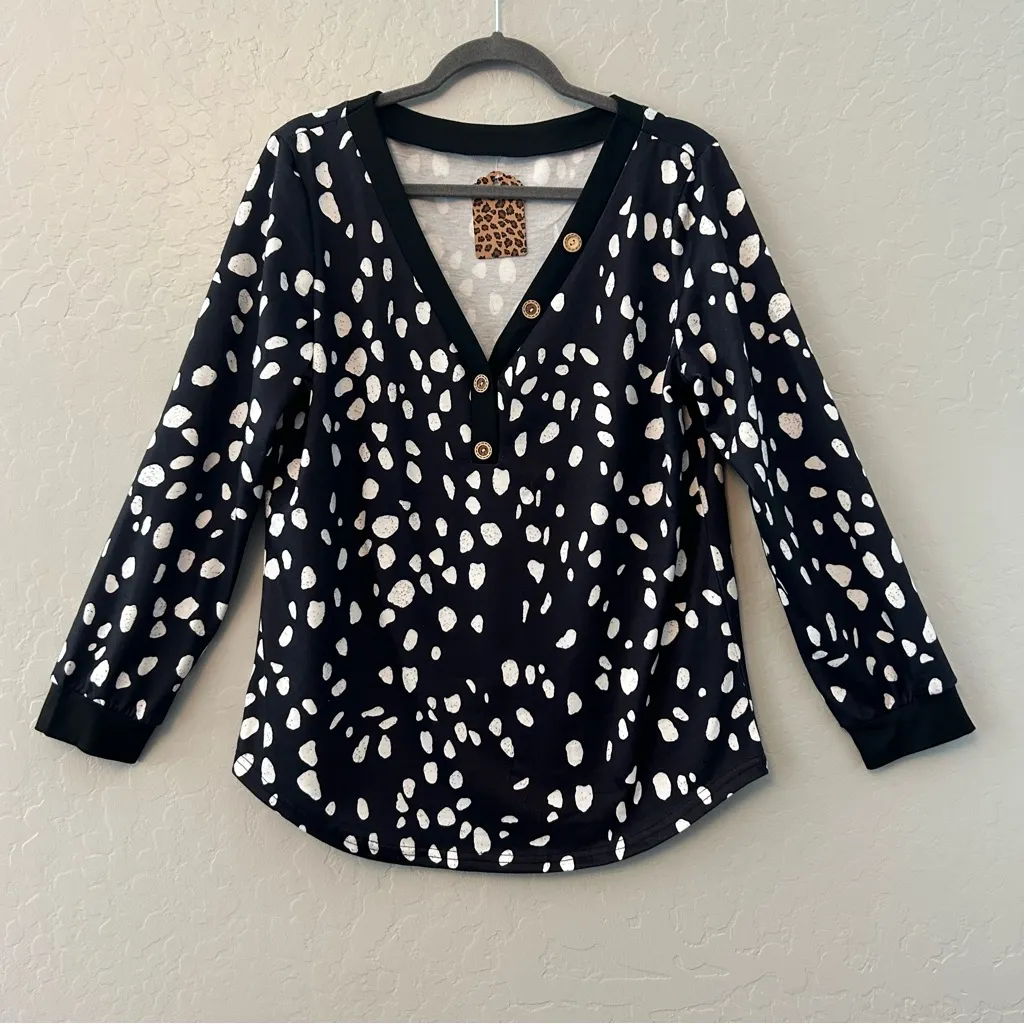⭐️Boutique Talia long sleeve black top with white polka dots size large NEW - Image 2