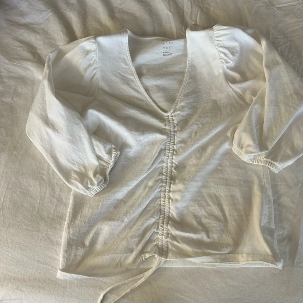 White bubble sleeve cinched top - Image 2